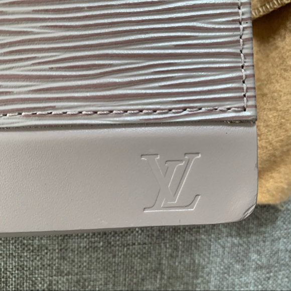 Louis Vuitton Epi Mauve Small Shoulder Bag - Picture 4 of 7